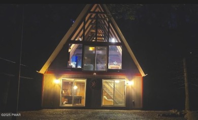 ESCAPE TO THE POCONO MOUNTAINS AND DISCOVER THIS CHARMING RUSTIC on Lords Valley Country Club, Inc in Pennsylvania - for sale on GolfHomes.com, golf home, golf lot