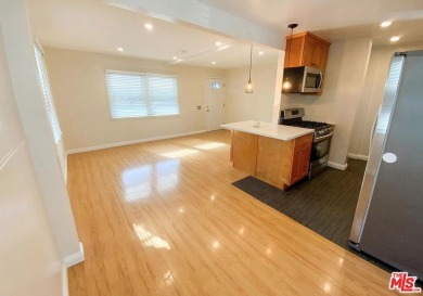 Delightful Venice duplex in a quiet and convenient East of on Penmar Golf Course in California - for sale on GolfHomes.com, golf home, golf lot