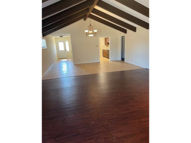 Spacious, freestanding garden home on 18th Fairway in Riverhill on Riverhill Country Club in Texas - for sale on GolfHomes.com, golf home, golf lot