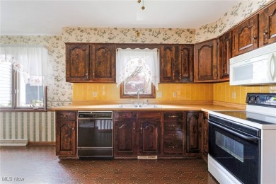 Private 3-Bedroom Home on a Wooded Lot Near Mill Creek Park

 on Metro Parks Par-3 Golf Course in Ohio - for sale on GolfHomes.com, golf home, golf lot