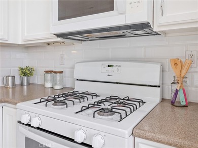 BEAUTIFUL and BRGHT.........Look at this Fabulous GOLF COURSE on Hesperia Golf and Country Club in California - for sale on GolfHomes.com, golf home, golf lot