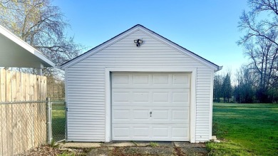 Very nice home with a HUGE living room addition with gas on Cascades Golf Course in Michigan - for sale on GolfHomes.com, golf home, golf lot