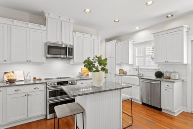 Under contract-accepting backup offers. Welcome to this charming on Palma Ceia Golf and Country Club in Florida - for sale on GolfHomes.com, golf home, golf lot