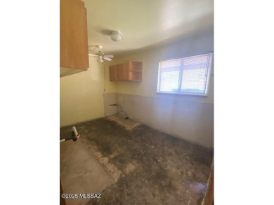 Central Tucson 2 bedroom 1 bath downstairs coop unit. This is on Randolph Park Golf Courses in Arizona - for sale on GolfHomes.com, golf home, golf lot