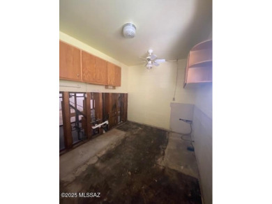 Central Tucson 2 bedroom 1 bath downstairs coop unit. This is on Randolph Park Golf Courses in Arizona - for sale on GolfHomes.com, golf home, golf lot