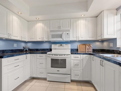 This charming 2-bedroom, 2-bath Briarfield villa is tucked on The Meadows Golf and Country Club in Florida - for sale on GolfHomes.com, golf home, golf lot