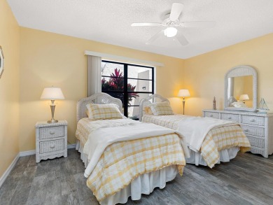 This charming 2-bedroom, 2-bath Briarfield villa is tucked on The Meadows Golf and Country Club in Florida - for sale on GolfHomes.com, golf home, golf lot