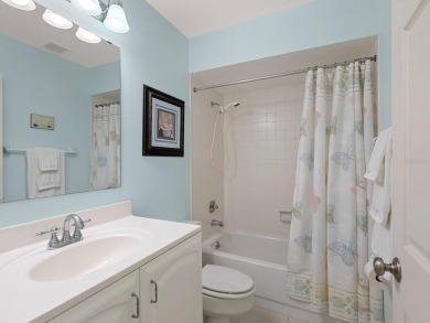 This charming 2-bedroom, 2-bath Briarfield villa is tucked on The Meadows Golf and Country Club in Florida - for sale on GolfHomes.com, golf home, golf lot