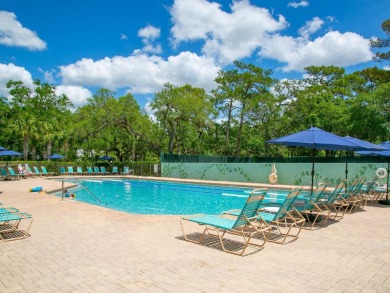 This charming 2-bedroom, 2-bath Briarfield villa is tucked on The Meadows Golf and Country Club in Florida - for sale on GolfHomes.com, golf home, golf lot
