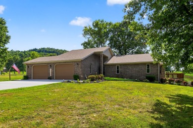 Fall in love with a beautifully updated home in one of the on Eagles Nest Country Club in Kentucky - for sale on GolfHomes.com, golf home, golf lot
