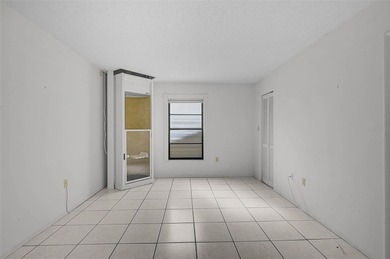 Short Sale. Step into a high-value opportunity in the on IMG Academies Golf and Country Club in Florida - for sale on GolfHomes.com, golf home, golf lot