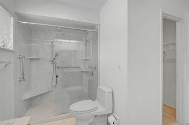 Short Sale. Step into a high-value opportunity in the on IMG Academies Golf and Country Club in Florida - for sale on GolfHomes.com, golf home, golf lot