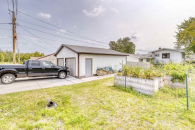 Completely updated 3 bedroom 3 bath home.  Kitchen is all new on Lakeview National Golf Course in Minnesota - for sale on GolfHomes.com, golf home, golf lot
