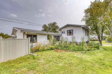 Completely updated 3 bedroom 3 bath home.  Kitchen is all new on Lakeview National Golf Course in Minnesota - for sale on GolfHomes.com, golf home, golf lot