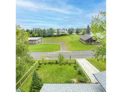 Completely updated 3 bedroom 3 bath home.  Kitchen is all new on Lakeview National Golf Course in Minnesota - for sale on GolfHomes.com, golf home, golf lot