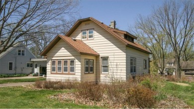 Charming 2 bed 2 bath home, beautiful yard, close to Golf course on Rolling Oaks Golf Course in Wisconsin - for sale on GolfHomes.com, golf home, golf lot
