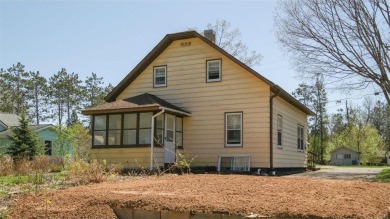 Charming 2 bed 2 bath home, beautiful yard, close to Golf course on Rolling Oaks Golf Course in Wisconsin - for sale on GolfHomes.com, golf home, golf lot