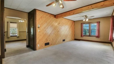 Charming 2 bed 2 bath home, beautiful yard, close to Golf course on Rolling Oaks Golf Course in Wisconsin - for sale on GolfHomes.com, golf home, golf lot