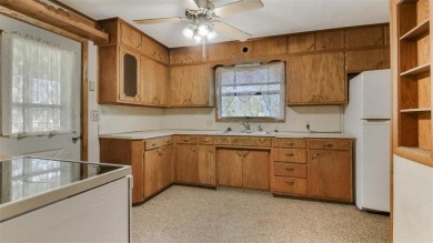 Charming 2 bed 2 bath home, beautiful yard, close to Golf course on Rolling Oaks Golf Course in Wisconsin - for sale on GolfHomes.com, golf home, golf lot