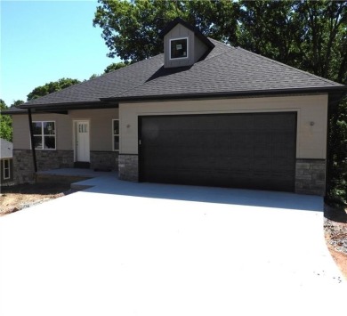 Beautiful New Custom Home in Bella Vista! Situated on a .33-acre on Bella Vista - Metfield Golf Complex and Country Club in Arkansas - for sale on GolfHomes.com, golf home, golf lot