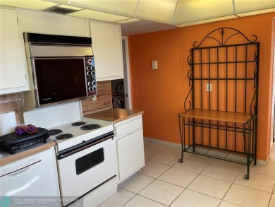 Opportunity knocks with this spacious F unit in Palm Aire on Oaks Country Club in Florida - for sale on GolfHomes.com, golf home, golf lot