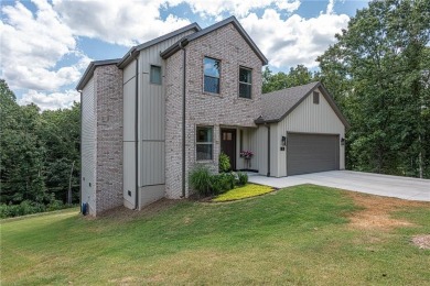 Home sweet home! This LIKE NEW 3 bedrm 2.5 bathrm home built in on Bella Vista Country Club - Scottsdale in Arkansas - for sale on GolfHomes.com, golf home, golf lot