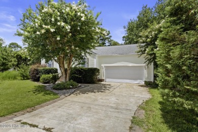 Welcome to this charming 3-bedroom, 2-bathroom home located in on Harbour Point Golf Club in North Carolina - for sale on GolfHomes.com, golf home, golf lot