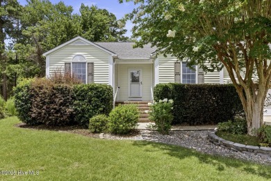Welcome to this charming 3-bedroom, 2-bathroom home located in on Harbour Point Golf Club in North Carolina - for sale on GolfHomes.com, golf home, golf lot