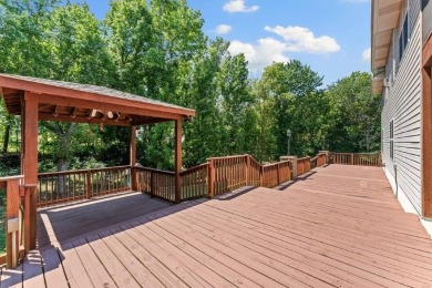 Square footage lives large in this home that shows pride of on Bella Vista - Metfield Golf Complex and Country Club in Arkansas - for sale on GolfHomes.com, golf home, golf lot