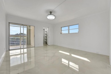 Price Reduced! Stunning Corner Unit in Wynmoor! ALL appliances on Wynmoor Golf Course in Florida - for sale on GolfHomes.com, golf home, golf lot