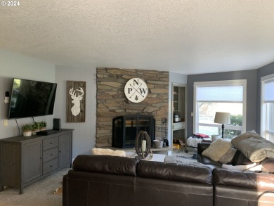 Beautiful, updated ground level end unit condo. 2 bedrooms, 2 on The Resort at the Mountain in Oregon - for sale on GolfHomes.com, golf home, golf lot