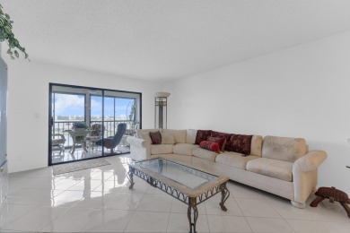 Welcome to this clean, bright, and light condo. Move right in on Marina Lakes Golf Course in Florida - for sale on GolfHomes.com, golf home, golf lot