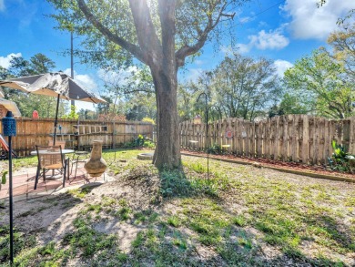 Charming  low-maintenance home in The Bungalows at Bluewater Bay on Fairway Oaks at Magnolia Golf Course in Florida - for sale on GolfHomes.com, golf home, golf lot