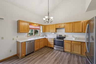 Wonderful, Cambridge/Lake Ripley area, end-unit, townhouse condo on Lake Ripley Country Club in Wisconsin - for sale on GolfHomes.com, golf home, golf lot