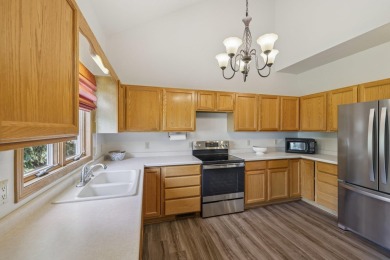 Wonderful, Cambridge/Lake Ripley area, end-unit, townhouse condo on Lake Ripley Country Club in Wisconsin - for sale on GolfHomes.com, golf home, golf lot