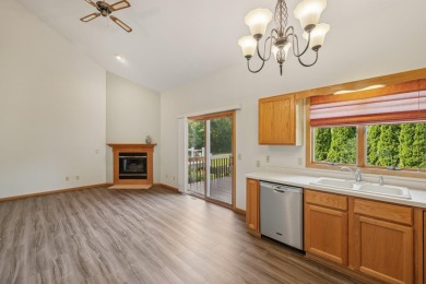 Wonderful, Cambridge/Lake Ripley area, end-unit, townhouse condo on Lake Ripley Country Club in Wisconsin - for sale on GolfHomes.com, golf home, golf lot