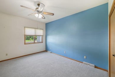 Wonderful, Cambridge/Lake Ripley area, end-unit, townhouse condo on Lake Ripley Country Club in Wisconsin - for sale on GolfHomes.com, golf home, golf lot