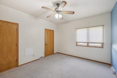 Wonderful, Cambridge/Lake Ripley area, end-unit, townhouse condo on Lake Ripley Country Club in Wisconsin - for sale on GolfHomes.com, golf home, golf lot