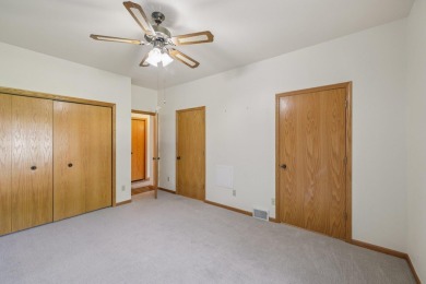 Wonderful, Cambridge/Lake Ripley area, end-unit, townhouse condo on Lake Ripley Country Club in Wisconsin - for sale on GolfHomes.com, golf home, golf lot