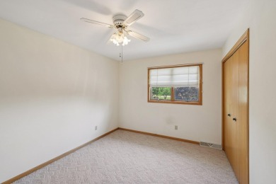 Wonderful, Cambridge/Lake Ripley area, end-unit, townhouse condo on Lake Ripley Country Club in Wisconsin - for sale on GolfHomes.com, golf home, golf lot