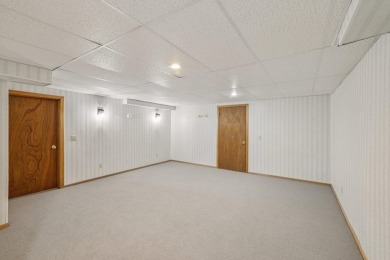 Wonderful, Cambridge/Lake Ripley area, end-unit, townhouse condo on Lake Ripley Country Club in Wisconsin - for sale on GolfHomes.com, golf home, golf lot