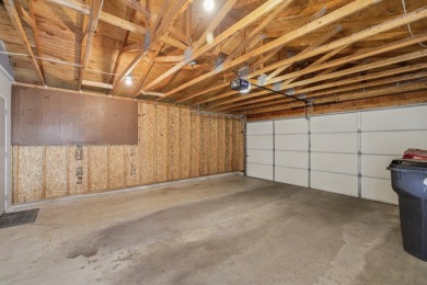 Wonderful, Cambridge/Lake Ripley area, end-unit, townhouse condo on Lake Ripley Country Club in Wisconsin - for sale on GolfHomes.com, golf home, golf lot