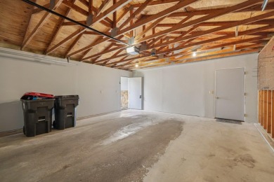 Wonderful, Cambridge/Lake Ripley area, end-unit, townhouse condo on Lake Ripley Country Club in Wisconsin - for sale on GolfHomes.com, golf home, golf lot