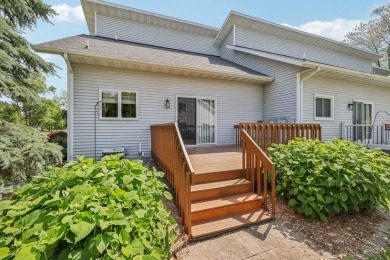 Wonderful, Cambridge/Lake Ripley area, end-unit, townhouse condo on Lake Ripley Country Club in Wisconsin - for sale on GolfHomes.com, golf home, golf lot