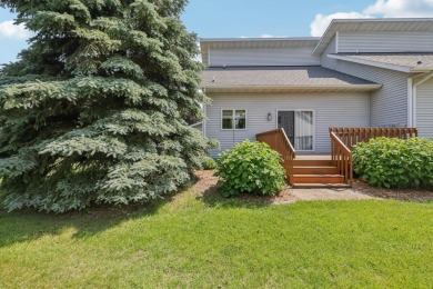 Wonderful, Cambridge/Lake Ripley area, end-unit, townhouse condo on Lake Ripley Country Club in Wisconsin - for sale on GolfHomes.com, golf home, golf lot