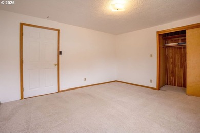 Beautiful and spacious 4 bedroom, 3 bath home located right on Mint Valley Golf Course in Washington - for sale on GolfHomes.com, golf home, golf lot