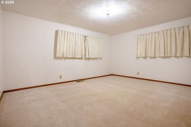 Beautiful and spacious 4 bedroom, 3 bath home located right on Mint Valley Golf Course in Washington - for sale on GolfHomes.com, golf home, golf lot