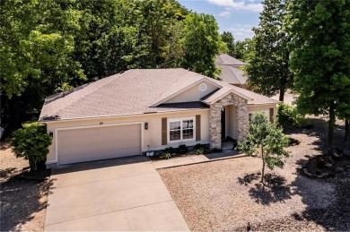 Remodeled 3 x 2 home in Bella Vista, Roberts Subdivision. Home on Bella Vista - Metfield Golf Complex and Country Club in Arkansas - for sale on GolfHomes.com, golf home, golf lot