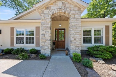 Remodeled 3 x 2 home in Bella Vista, Roberts Subdivision. Home on Bella Vista - Metfield Golf Complex and Country Club in Arkansas - for sale on GolfHomes.com, golf home, golf lot