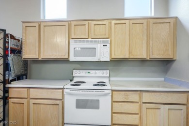 Meticulously maintained 1,520 sq. ft. Royale model featuring 2 on Eagle Crest Golf Club in Nevada - for sale on GolfHomes.com, golf home, golf lot